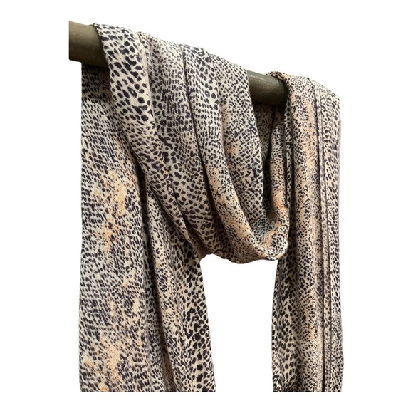 Leopard Scarf with Fringe. Brand and material unknown. - Picture 2 of 5